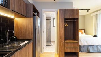 Full-size fridge, microwave, stovetop, cookware/dishes/utensils