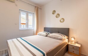 2 bedrooms, travel crib, free WiFi, bed sheets - 2 bedroom awesome apartment in Zadar (Zadar)