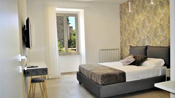 3 camere, una scrivania, ferro/asse da stiro, Wi-Fi gratuito