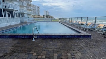 室外游泳池