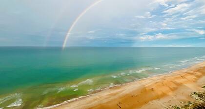 Oceanfront PENTHOUSE! Large Pool, Private Beach Access! Family Friendly!