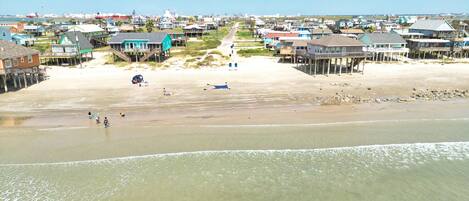 Beach nearby, sun loungers, beach towels