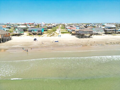 NEW: Beach House 3-Bed/2-Bath with Ocean View & Golf Cart -- Great Beach