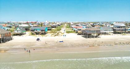 NEW: Beach House 3-Bed/2-Bath with Ocean View & Golf Cart -- Great Beach