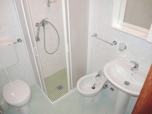 Departamento, 1 habitación, balcón, vista al jardín | Baño
