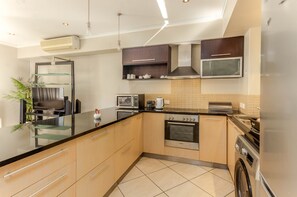 Apartemen, 1 kamar tidur, Boleh Merokok, pemandangan kota | Ruang keluarga