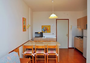 Appartement, 2 chambres, balcon, vue océan | Salle à manger