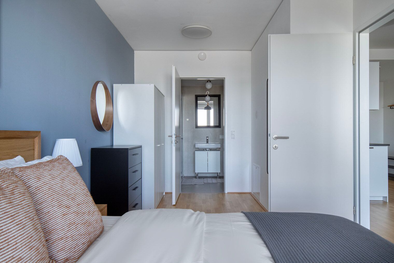 Clean Leopoldstadt 1br W/ Balcony, Nr Bus & Groceries, By Blueground - Vienna