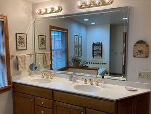 Shower, jetted bath, hair dryer, towels - Cottage on the Hill - Your Home Away From Home  (Medina)