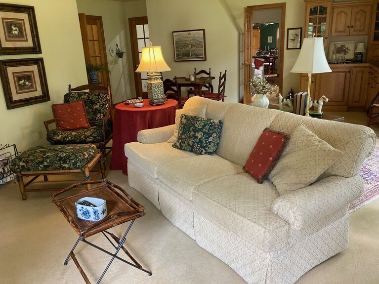 Cottage On The Hill - Your Home Away From Home - Medina, OH