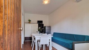 Apartamento, 2 quartos, varanda, vista para o jardim | Opções para refeição