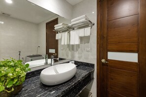 Separate bathtub and shower, rainfall showerhead, free toiletries - Branda Apartment & Hotel (Hanoi)