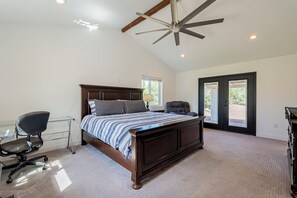 4 soverom, strykejern/-brett, wi-fi og sengetøy