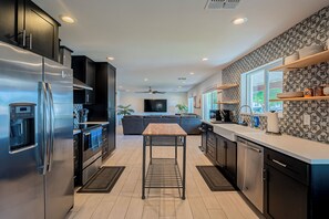 Private kitchen - Pet Friendly & Huge Yard Family Home in the Heart of Tempe (Tempe)
