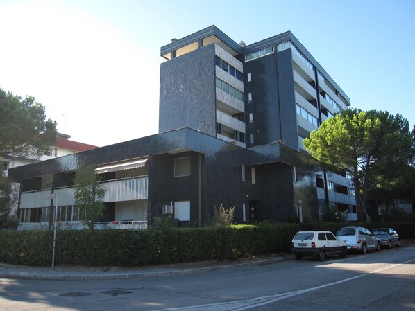 아파트, 침실 2개, 발코니, 정원 전망 | 외관