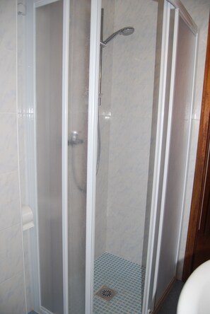 Appartement, 2 chambres, balcon, vue jardin | Ăquipements de salle de bain