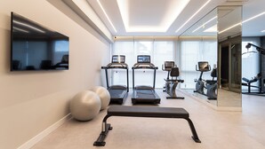 A modern gym with treadmills, a stationary bike, and exercise balls. - House of Charlie Paraíso (São Paulo)