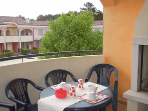 Terrace/patio - Modern Apartment With Swimming Pool (San Michele al Tagliamento)