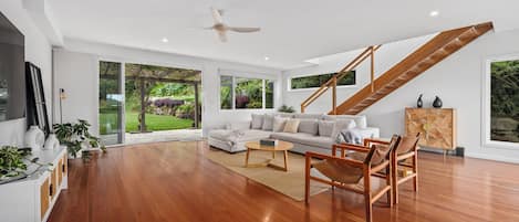 TV, fireplace, stereo