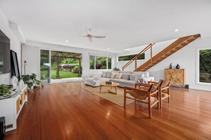 TV, fireplace, stereo