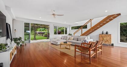 Tranquil Treetop Haven: 3 Bedroom Home with Stunning Views