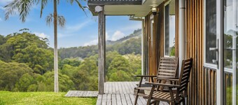 Tranquil Treetop Haven: 3 Bedroom Home with Stunning Views
