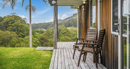 Tranquil Treetop Haven: 3 Bedroom Home with Stunning Views
