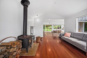 TV, fireplace, stereo - Tranquil Treetop Haven: 3 Bedroom Home with Stunning Views (Korora)