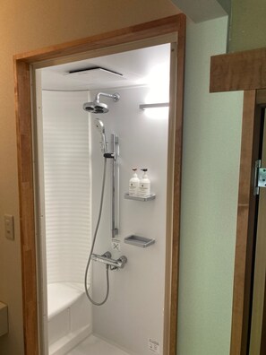 Shower, slippers, towels - Komatsuya Seki Onsen (Myoko)