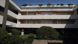 A multi-story building with a flat roof and balconies. - Nice Flat in a Residence With Swimming Pool - By Beahost Rentals (San Michele al Tagliamento)