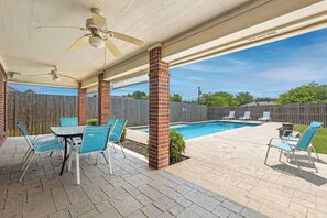 Outdoor dining - Spacious Home. Pool. Hot Tub. Grill. Pool Table. 4 Bed. 2 Bath. (Watauga)