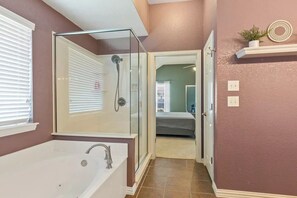 Hair dryer, towels, soap, shampoo - Spacious Home. Pool. Hot Tub. Grill. Pool Table. 4 Bed. 2 Bath. (Watauga)