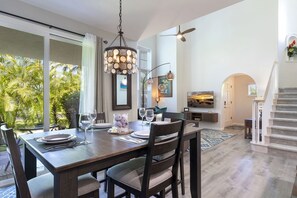 Dining - 2 - bedroom Waikoloa Townhouse 106, close to beaches and restaurants (Waikoloa Village)