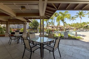Outdoor dining - 2 - bedroom Waikoloa Townhouse 106, close to beaches and restaurants (Waikoloa Village)