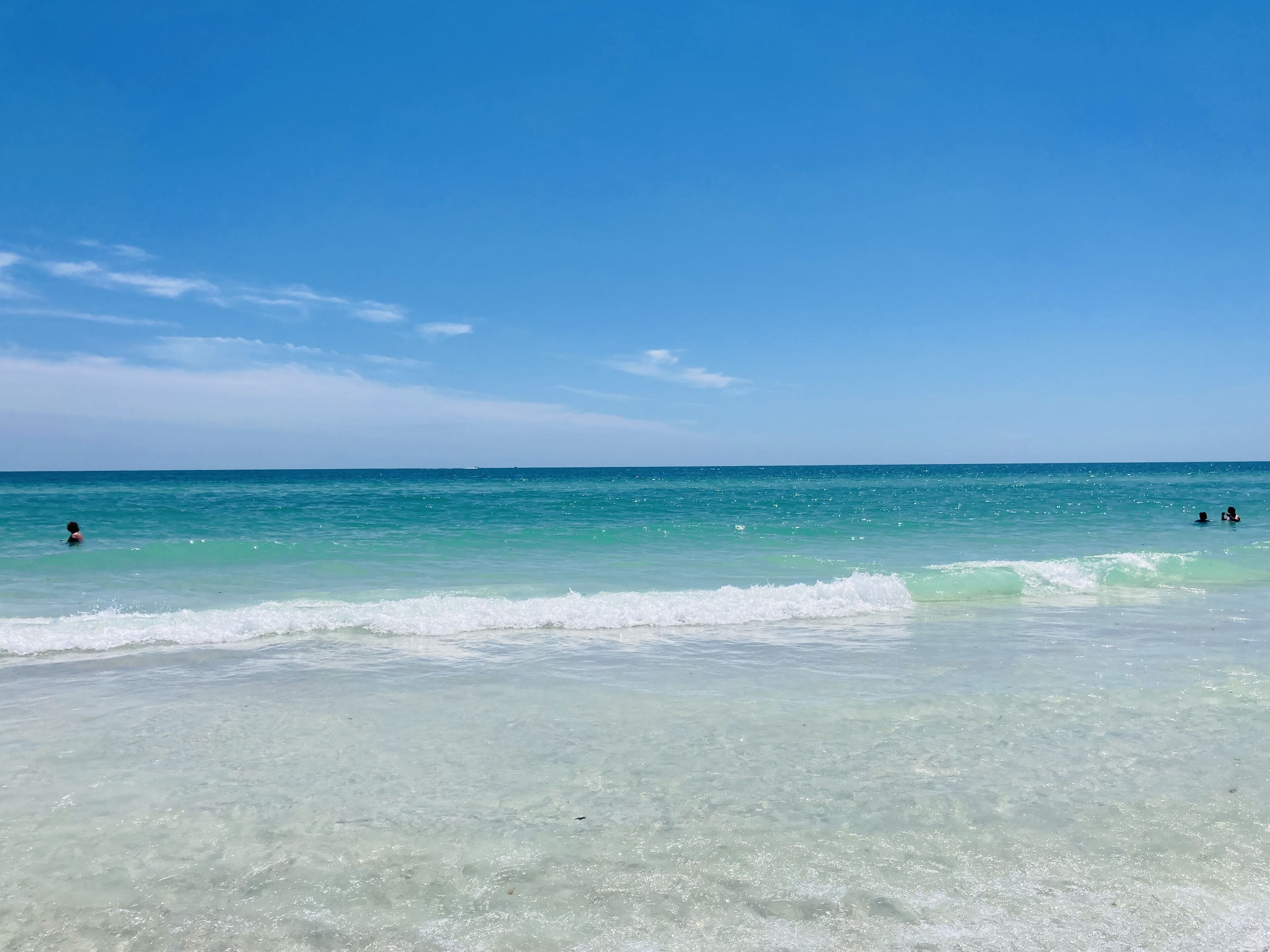 Beach nearby, sun loungers, beach towels