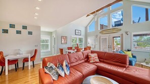 Smart TV, fireplace, video games, DVD player - Waterfront, Heated pool & spa, Elevator, Dock, Fire Pit, 4-min walk to beach (Holmes Beach)