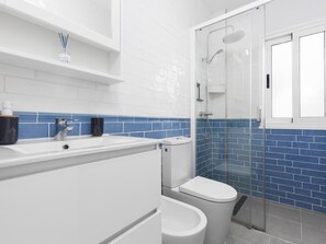 Shower, towels