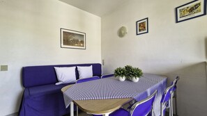 Apartment, 2 Schlafzimmer, Balkon, Stadtblick | Speisen