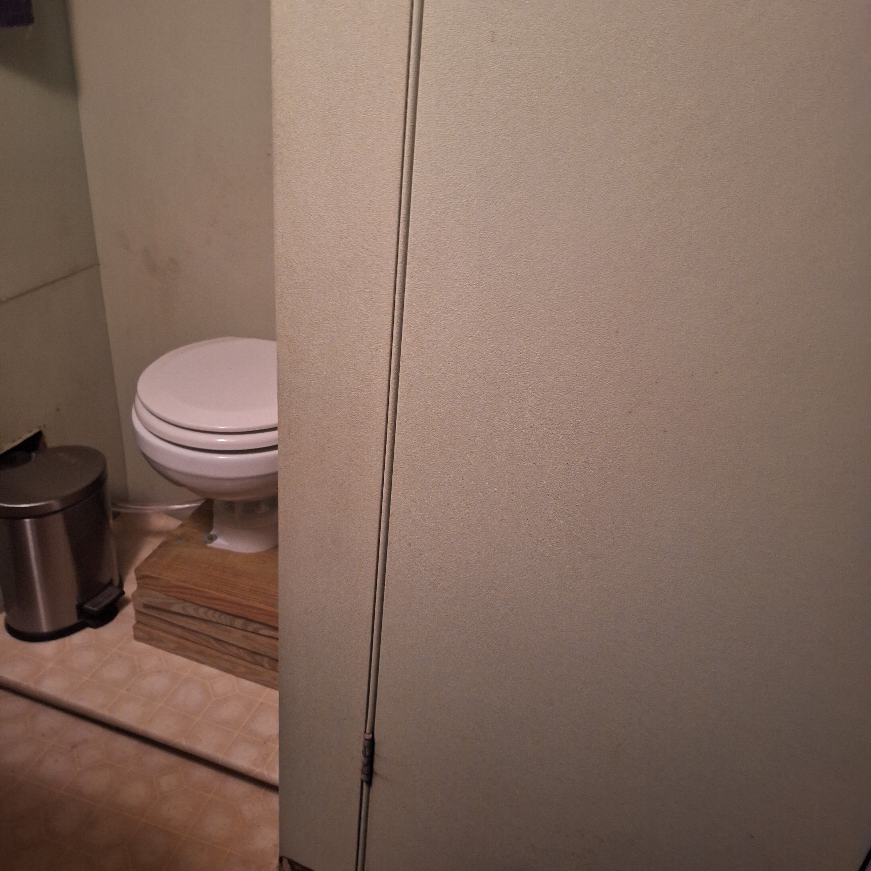 Een douche, een haardroger, handdoeken, zeep