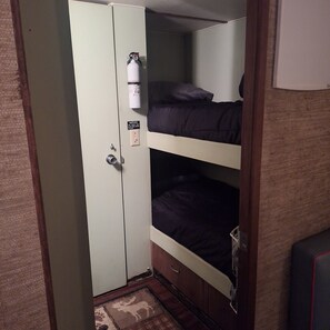 2 bedrooms, bed sheets - Unique rustic romantic getaway or family adventure  (Omaha)