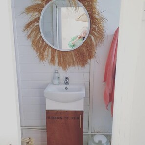 Shower, towels