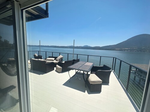 Stunning Lakefront Retreat with Breathtaking Views of Mount Konocti