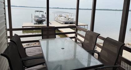 Lake Cabin on Clear Lake! 75ft of lake shore with amazing views!