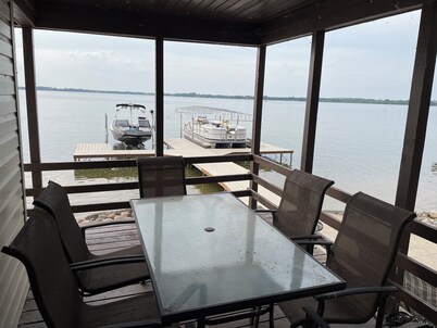 Lake Cabin on Clear Lake! 75ft of lake shore with amazing views! 