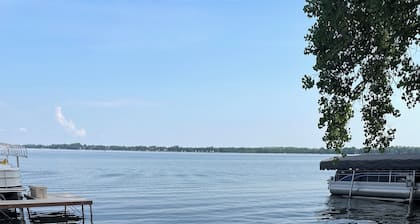 Lake Cabin on Clear Lake! 75ft of lake shore with amazing views!