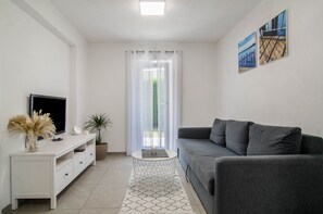 TV - Vacation apartment 'Köse' with private terrace, garden and WLAN (Uhldingen-Mühlhofen)