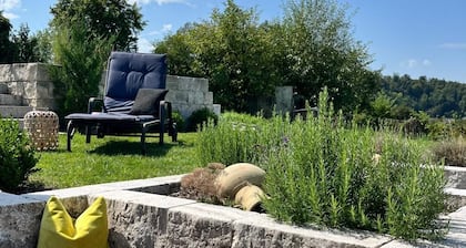 Ferienwohnung 'Burgblick' mit privater Terrasse, privatem Garten und WLAN