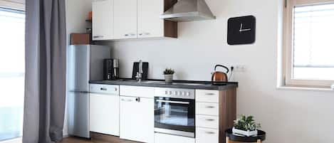 Kühlschrank, Ofen, Herdplatte, Geschirrspüler
