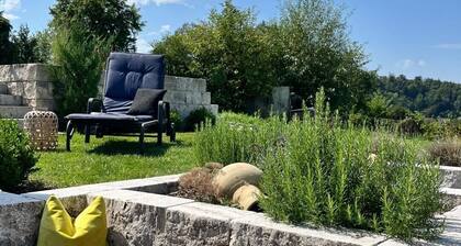 Ferienwohnung 'Burgblick' mit privater Terrasse, privatem Garten und WLAN
