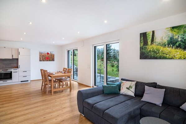 TV - Holiday Apartment "Kiefer" with Private Terrace & Wi-Fi (Ravensburg)